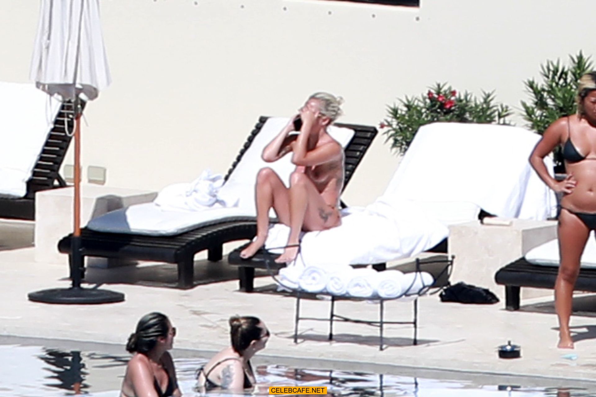 lady_gaga_topless_in_mexico_2_14_19_5.jpg