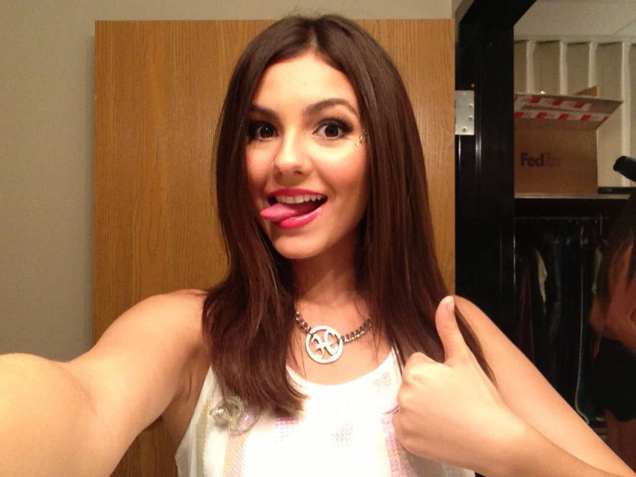 victoria-justice-leaked-cellphone-pictures-10.jpg