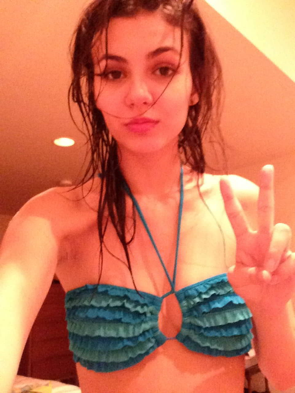 victoria-justice-leaked-cellphone-pictures-19.jpg