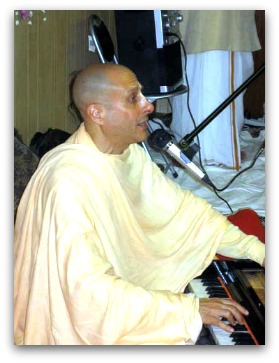 Radhanath_Swami_Singing.jpg