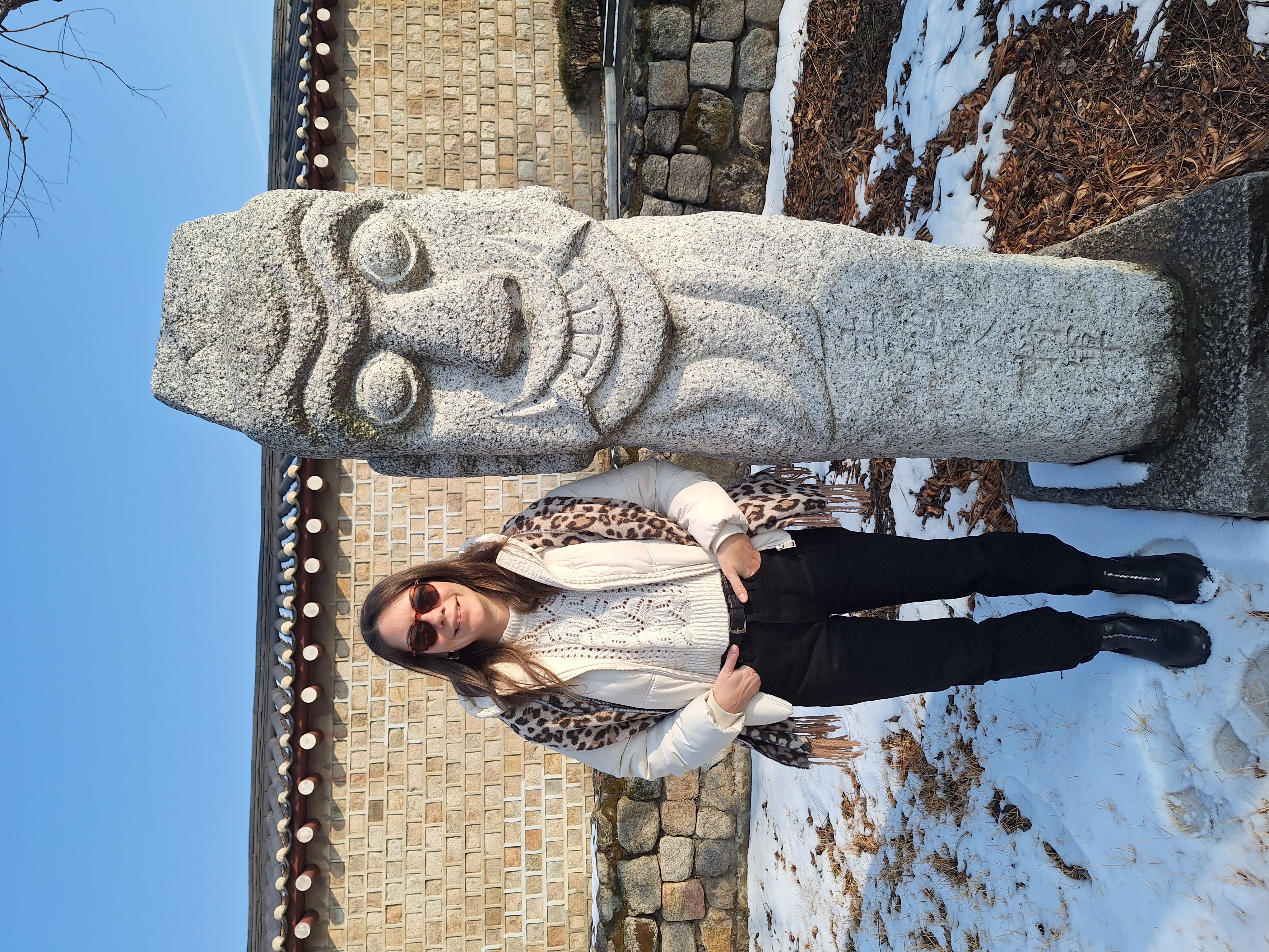 Ezen a télen végre felfedeztük a folk museum-ot is, ami mindenféle érdekes és látványos dolgokkal mutatja be a koreai hagyományokat és kultúrát. A fa- és kőszobrok, amik általában őrző-védő funkciót láttak el, határozottan a kedvenceim közé tartoznak.