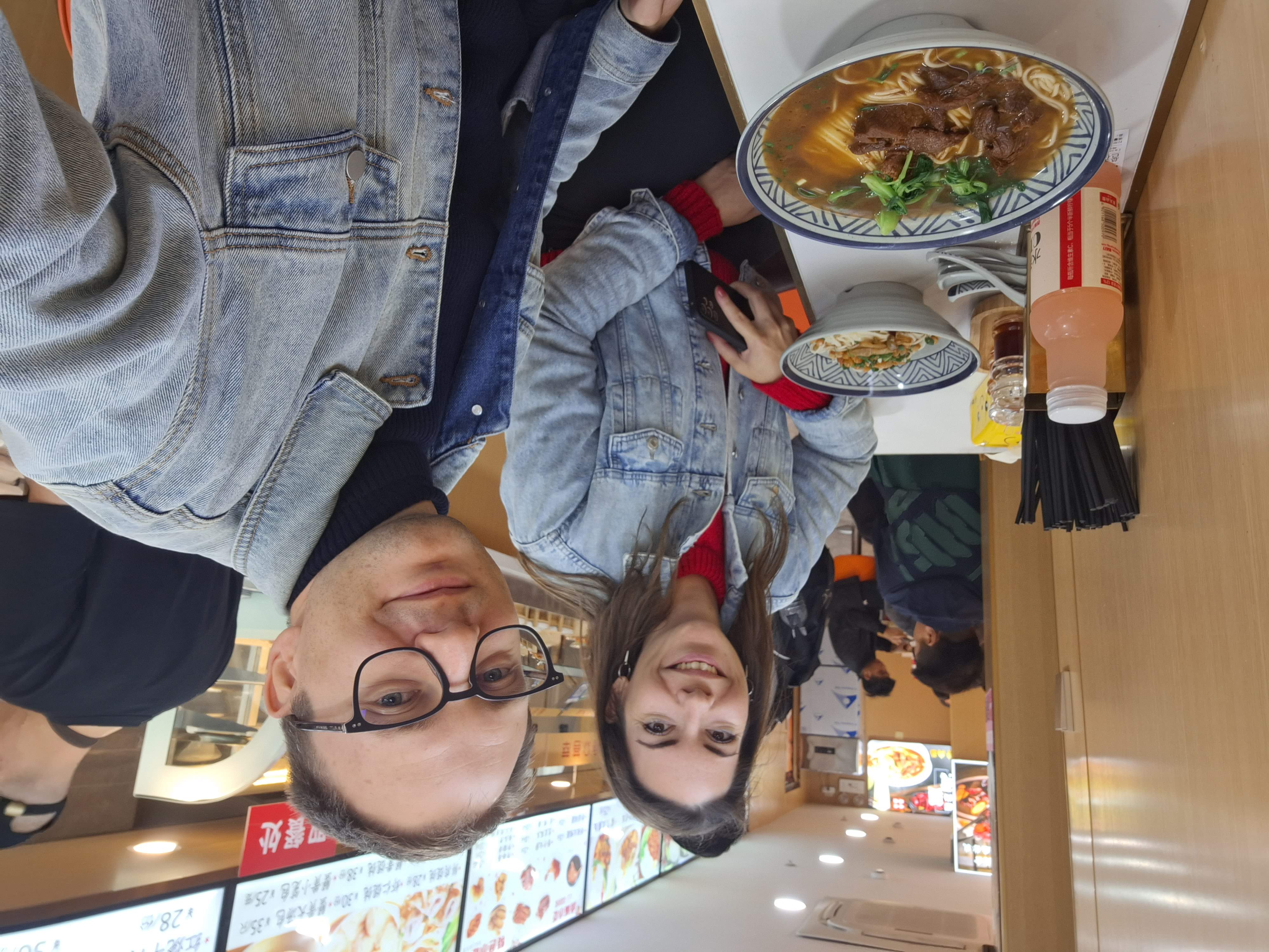A rizs-tészta-leves vonalon viszont elég jókat ettünk.