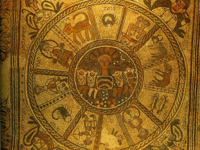 Zodiákus a zsinagóga közepén?