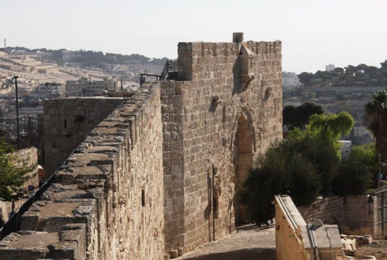 A falak, amelyeket Nehemiás épített: Jeruzsálem városa a perzsa korszakban