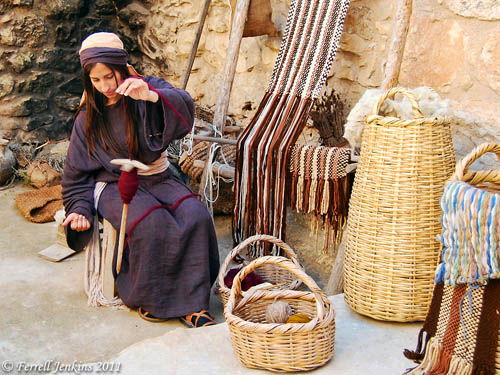 weaving_nazareth-village_fjenkins_040208_111-2t.jpg