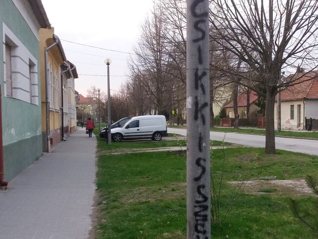 Bicskei fotó egy feliratról - Kommentár nélkül