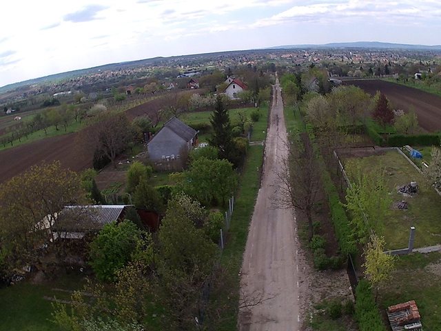Utat köveznek a Galagonyáson