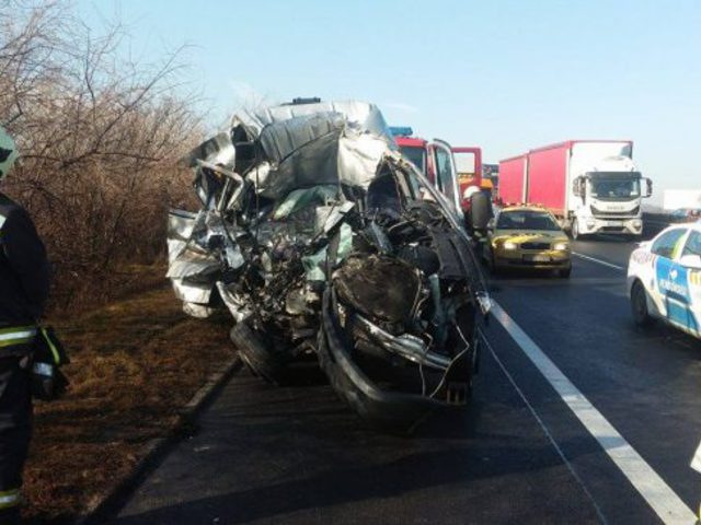 Szörnyű képek a tegnapi sztrádabaleset helyszínéről