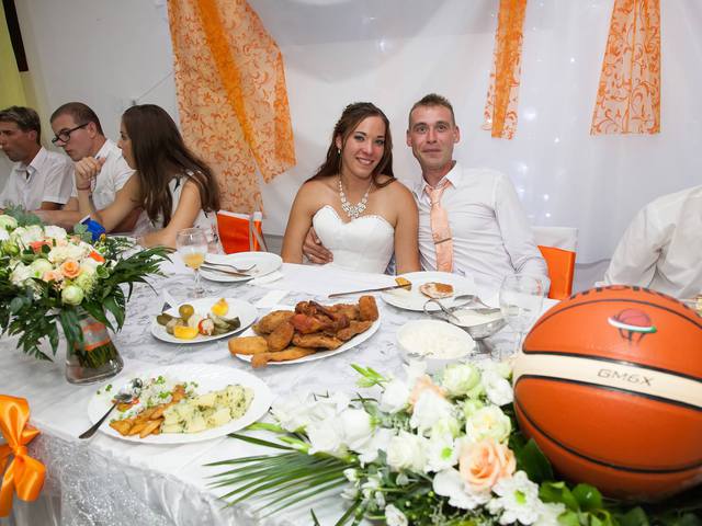 Egy igazi "Ball is Life" esküvő...