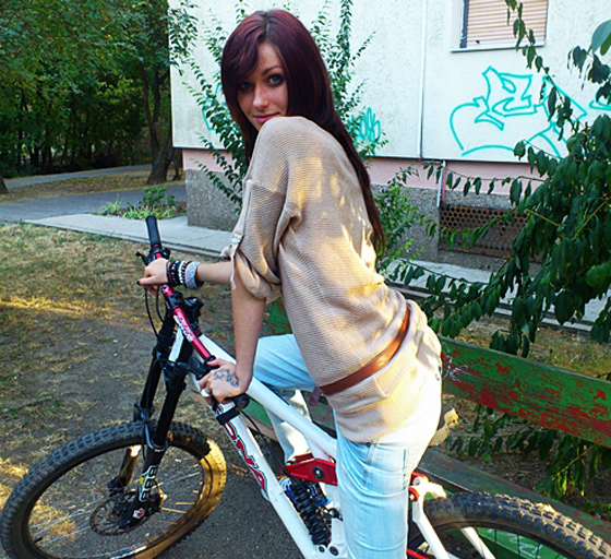 bikegirls zsofi3.jpg