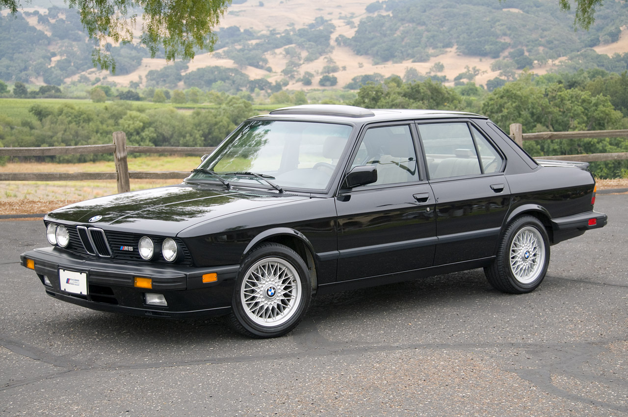 003_retroszerda_bmw_m5_1988_01.jpg