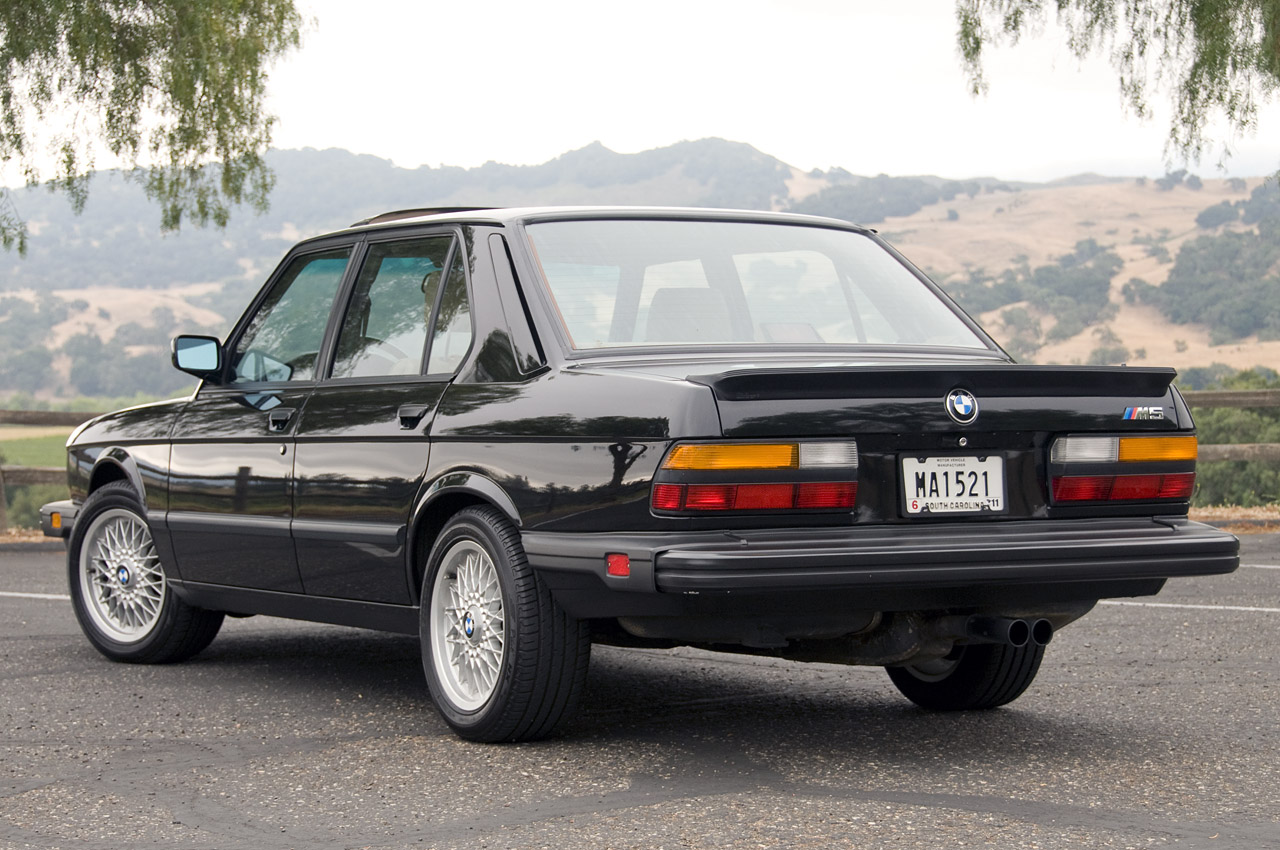 003_retroszerda_bmw_m5_1988_02.jpg