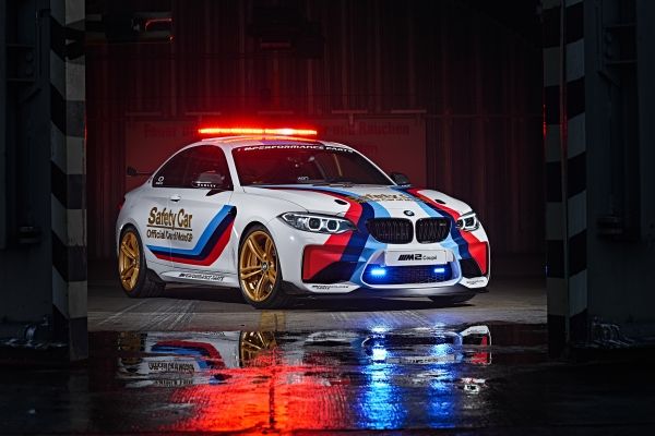 p90209214_lowres_bmw-m2-motogp-safety.jpg