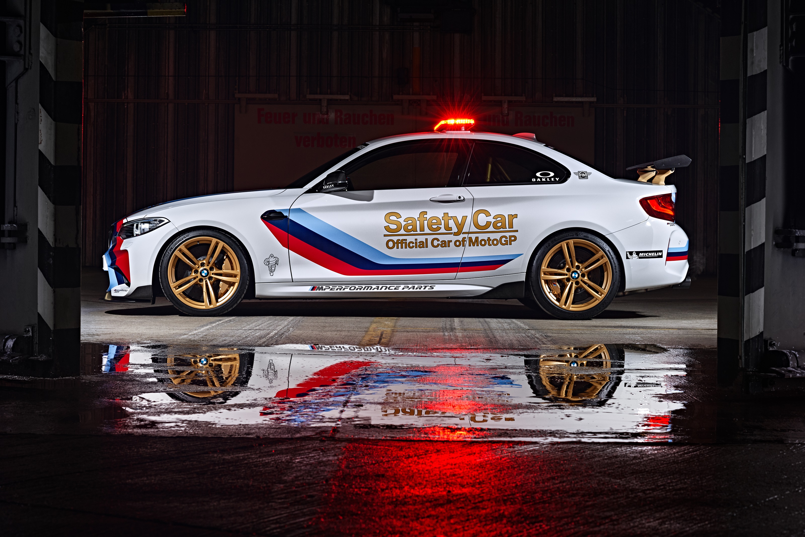 p90209218_highres_bmw-m2-motogp-safety.jpg