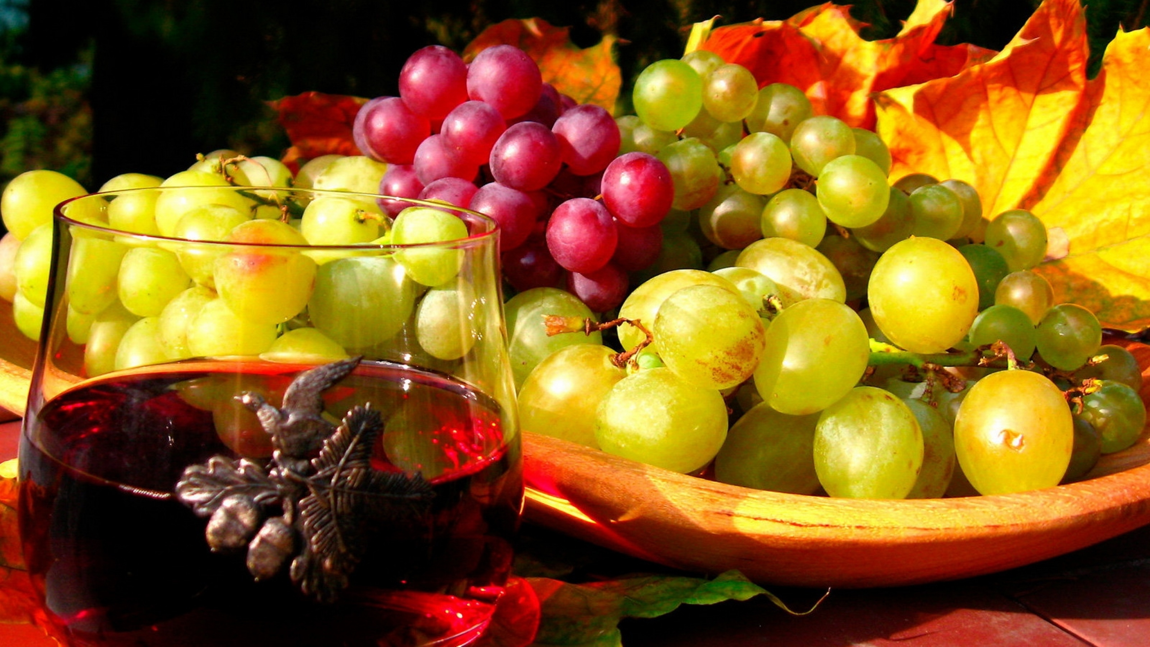 grapes_fruit_plate_grades_autumn_leaves_wine_5861_3840x2160.jpg