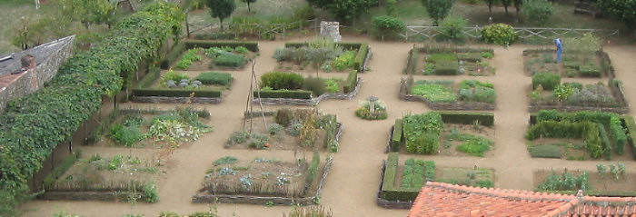 medieval_garden_aerial_700.jpg