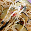 Citromos-cukkinis spagetti tojással csurgatva