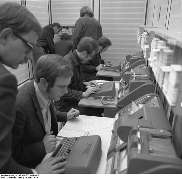 bundesarchiv_B_145_Bild-F031434-0006,_Aachen,_Technische_Hochschule,_Rechenzentrum.jpg