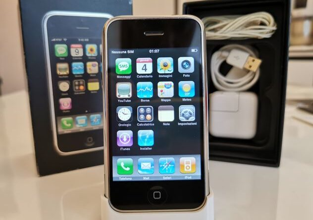 Régi telefonok, nagy értékek: Meglepő árak az eredeti dobozban tárolt iPhone 2G-ért