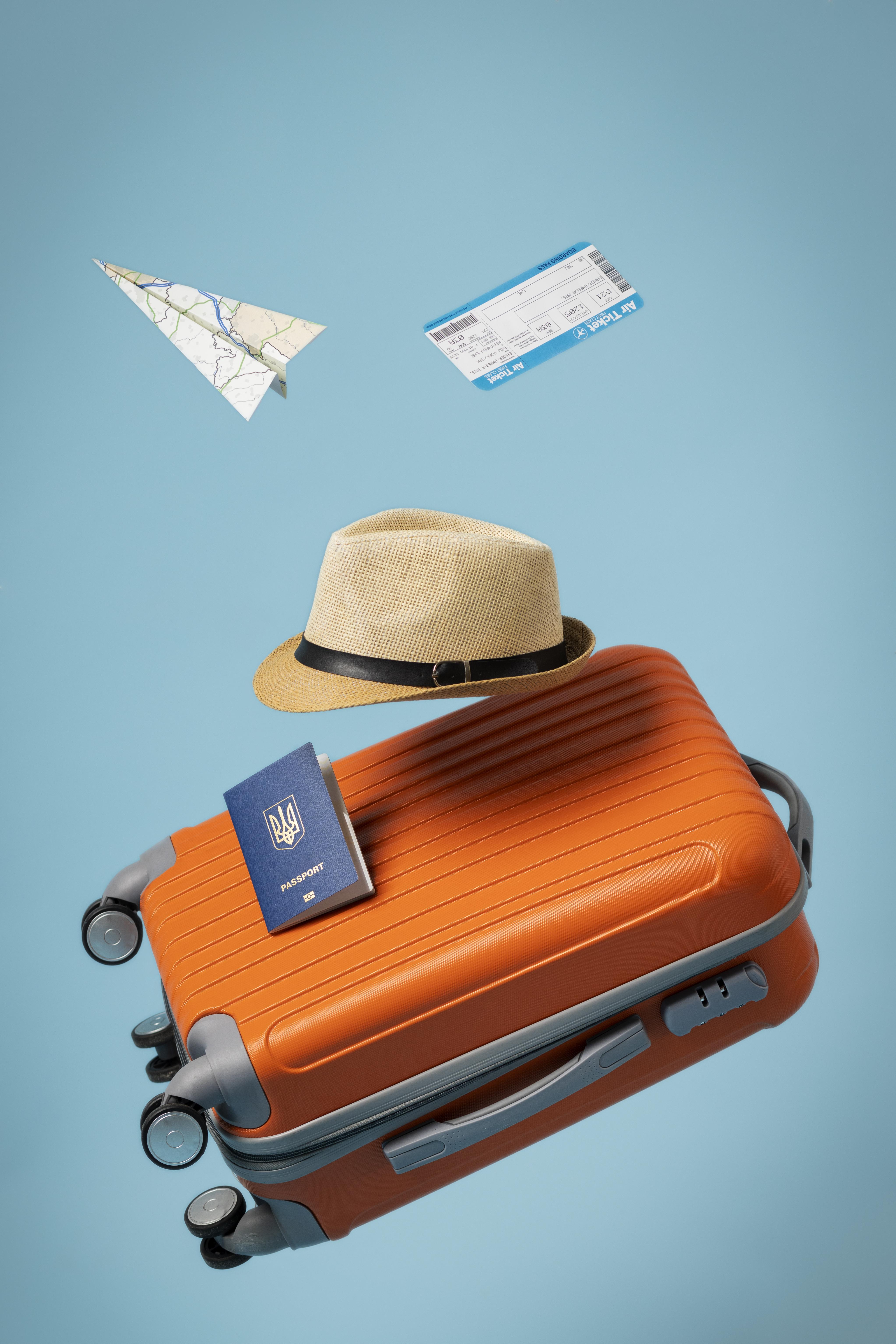 travel-concept-with-lugagge-hat.jpg