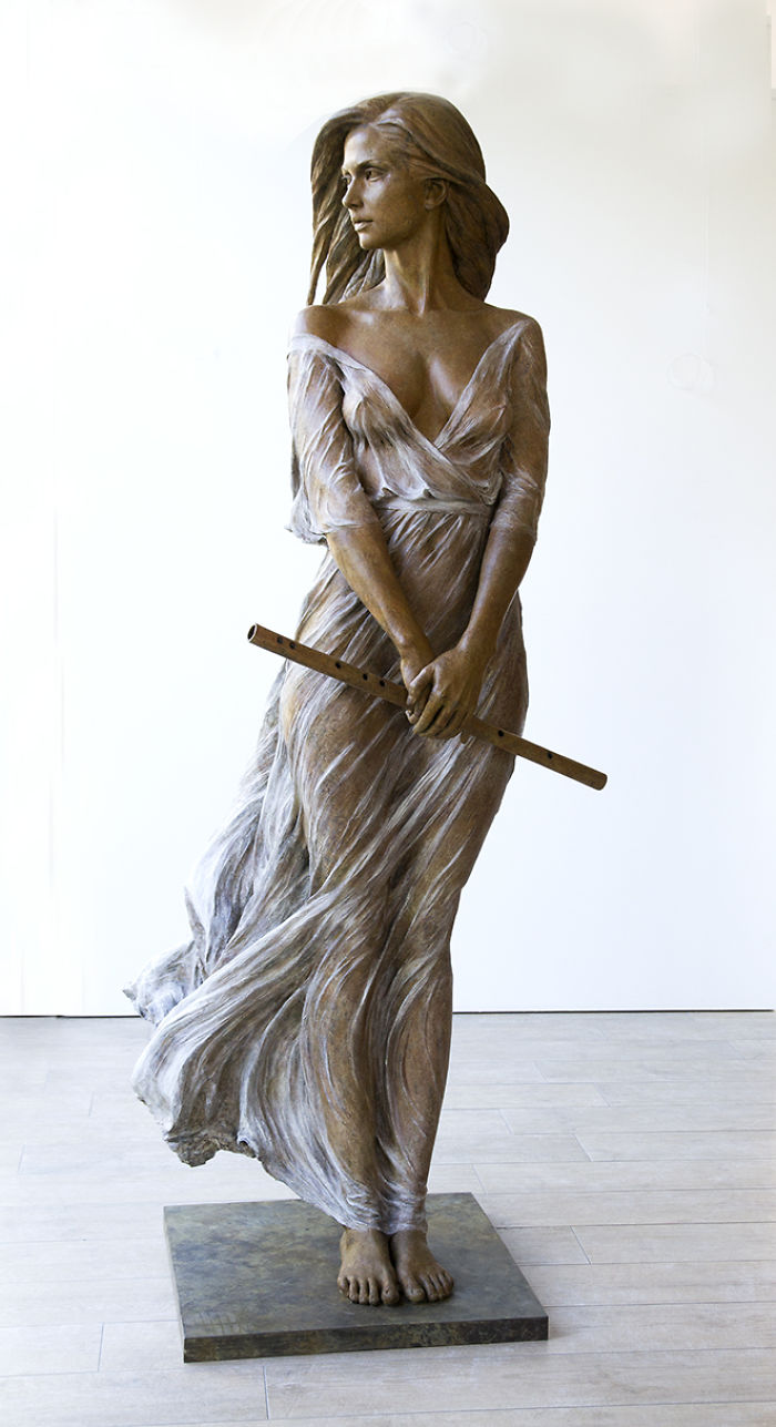 realistic-female-sculptures-luo-li-rong-14-59c8a3e942f50_700_1.jpg