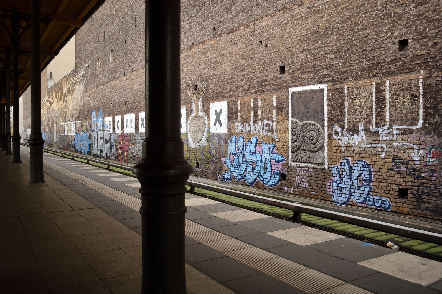 Savignyplatz - Nagyon különleges ez a galéria szerű hatás a graffitikkel.