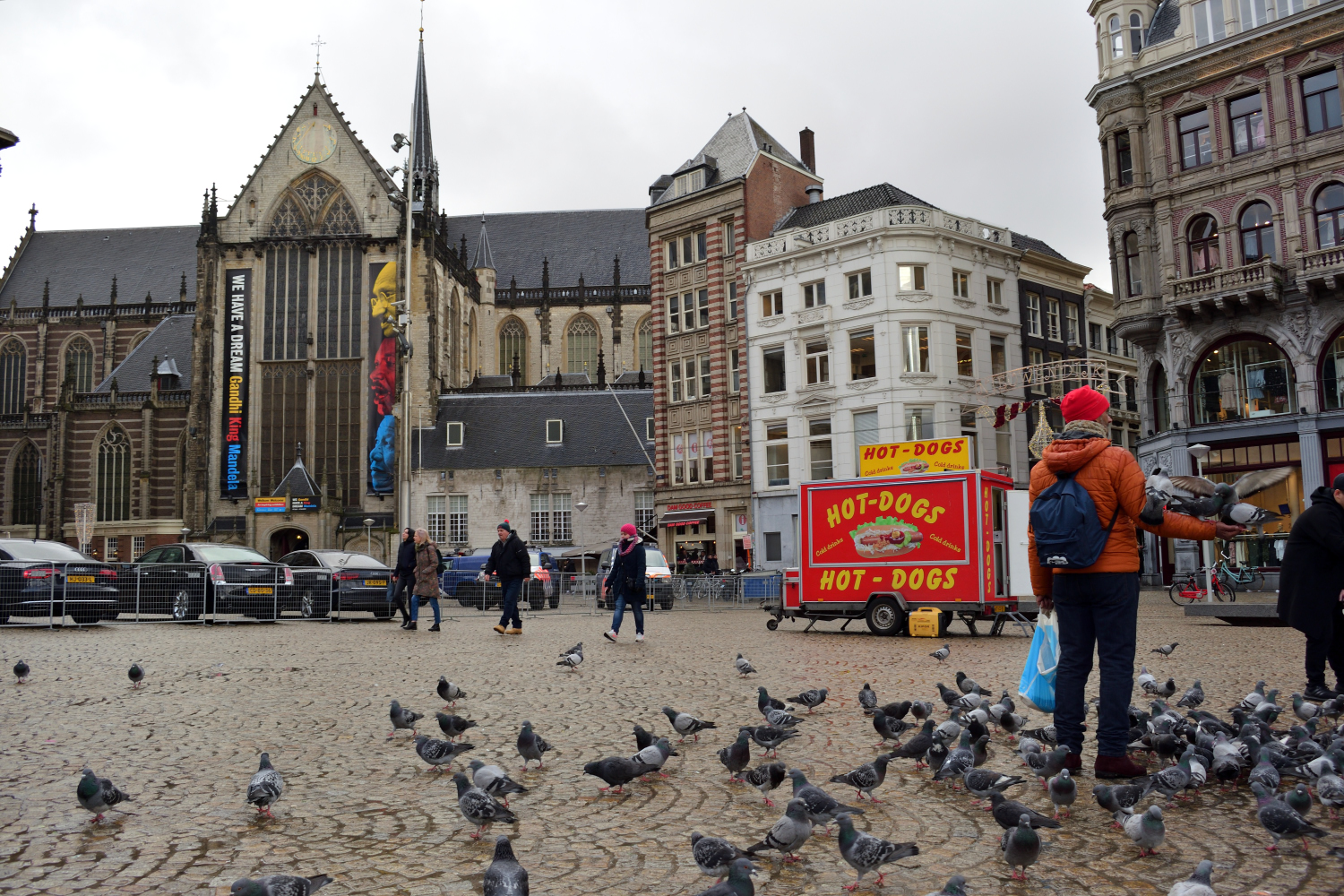 A De Nieuwe Kerkben a Dam téren Mahatma Gandhiról, Martin Luther Kingről és Nelson Mandeláról láthatunk kiállítást még február 4-ig - ha átverekedjük magunkat a galamb seregen :D.