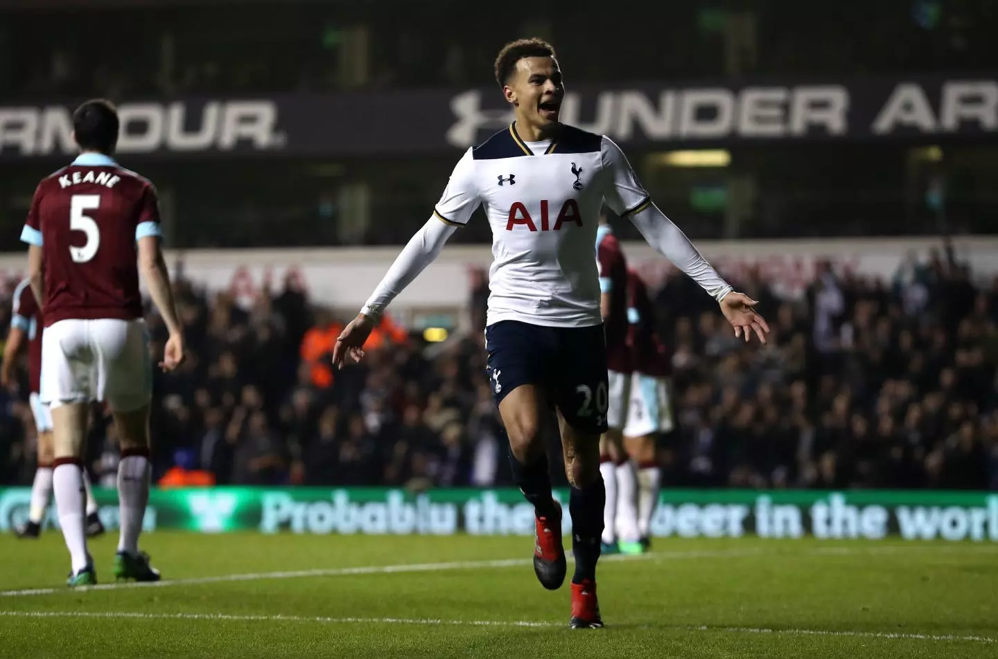 tottenham-midfielder-dele-alli-celebrates-his-equalizing-goal.jpg