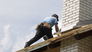Miért kell mindig szakemberre bízni a tetőfelújítást?