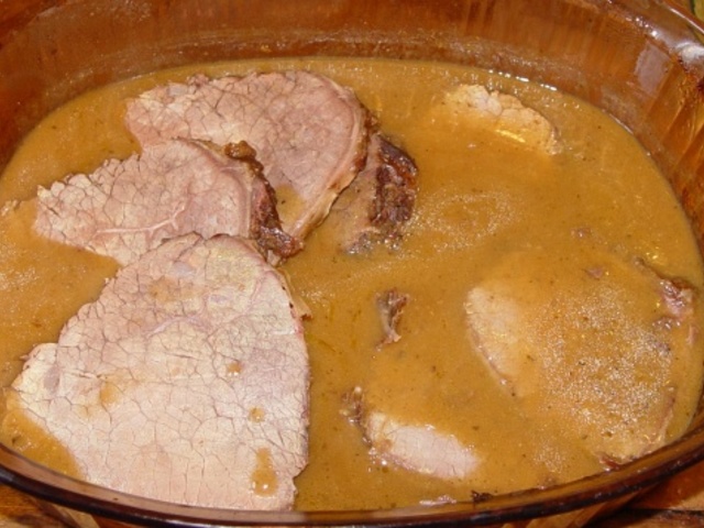Egyben sült marha fehérpecsenye (roast beef a pocsolyán túl)