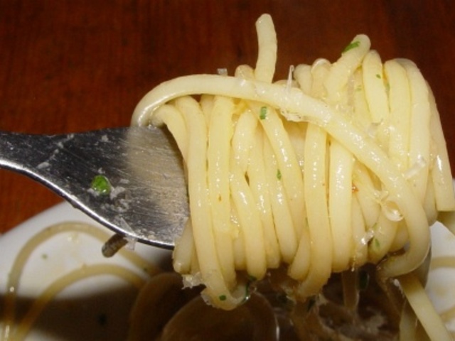 Spaghetti Aglio e Olio azaz fokhagymás, olivaolajos spagetti