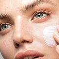 Mézbe mártott ragyogás – A méhek ajándékai a bőrápolásban