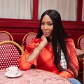 Naomi Campbell a H&M Brasserie Hennes kampányában elhozza az időtlen eleganciát