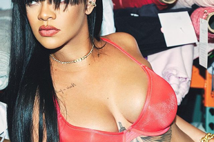 Rihanna kismamaként fehérneműmodellként a Savage x Fenty darabokban