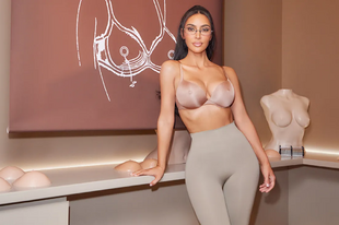 Mellbimbós melltartó? Kim Kardashian megcsinálta!