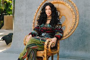 Bohém stílus és kényelem az UGG tavaszi kampányában Cher-rel