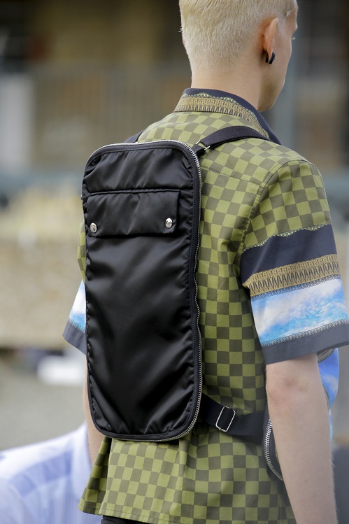 rucksack_givenchy.jpg