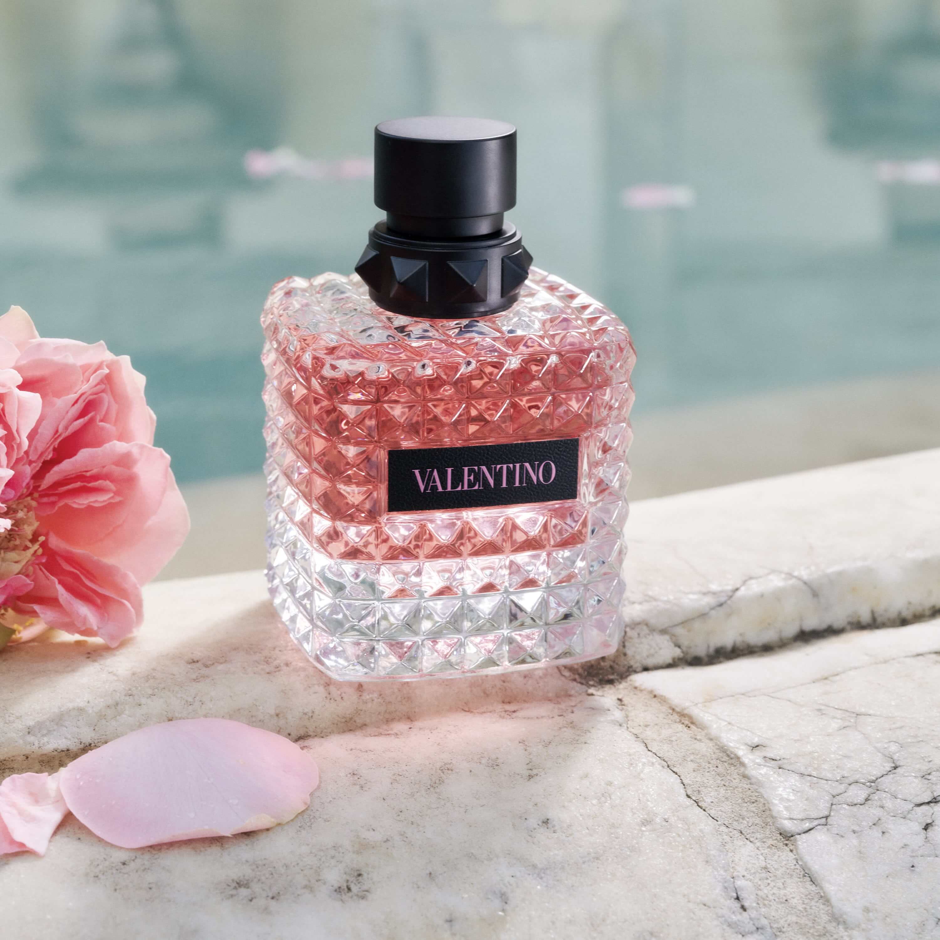 valentino-born-in-roma-donna-eau-de-parfum-holgyeknek_blogozine_blog_hu.jpeg