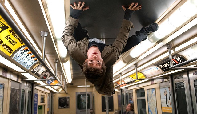 amazing-spider-man-andrew-garfield-subway.jpg