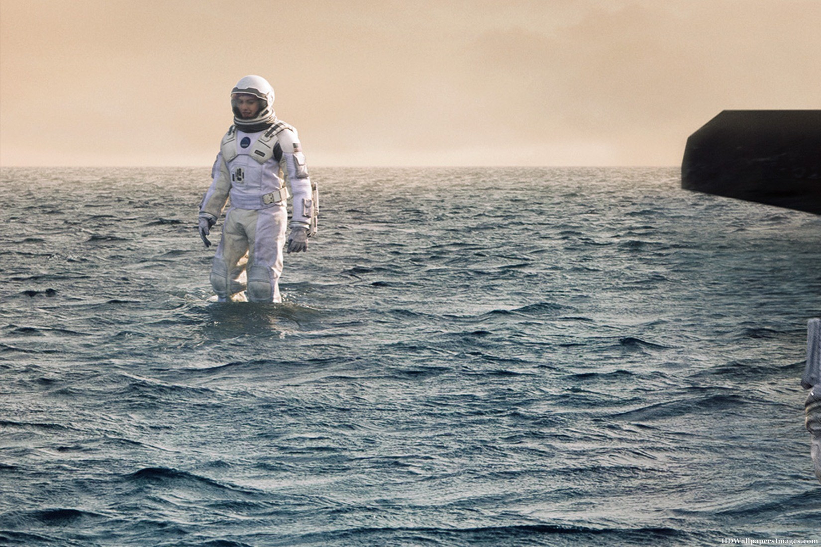 2014-interstellar-movie-images.jpg