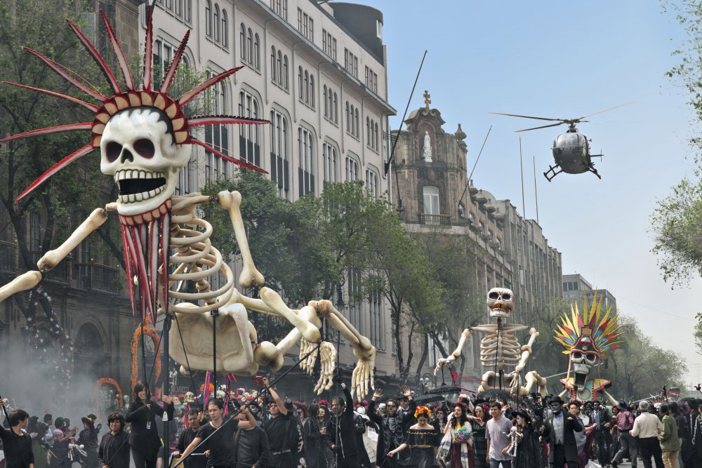 spectre-2015-001-helicopter-over-day-of-the-dead-parade-original.jpg