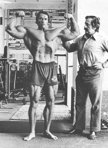 Arnold-Flexing-With-Joe-Weider (1).jpg