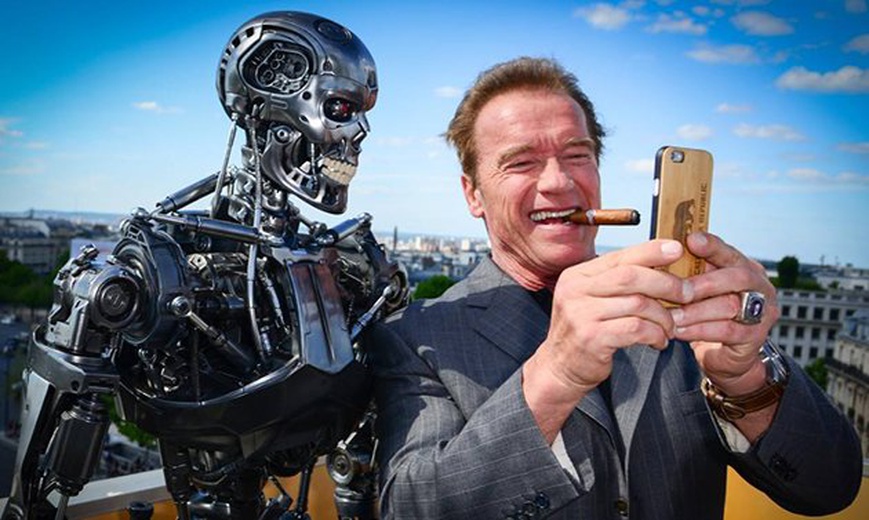 schwarzenegger_selfie.jpg