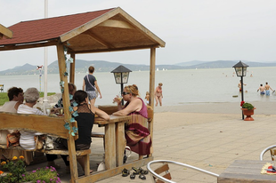 ARADSZKIÉK LAKÁJMÉDIÁJA: ÉRDI MELÓS FELEDKEZZ EL A BALATONRÓL! Ezt üzenik nektek