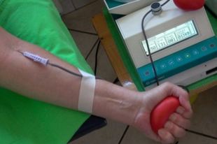 CSÜTÖRTÖKÖN ÉLETET MENTHET ÉRDEN: Véradás lesz a Szepes Gyula Művelődési központban