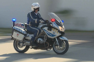 ÉRDRE KÍSÉRTÉK AZ APUKÁT VÉRZŐ FEJŰ KISFIÁHOZ! Riszpekt a motoros rendőröknek