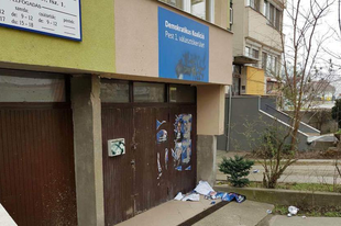 Durvul a kampány: T. Mészáros szerint az ellenzék festette a horogkereszteket a DK irodájára! De honnan tudja?