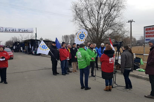 ÉRDEN IS MEGMOZDULTAK A RABSZOLGATÖRVÉNY ELLEN! Félszáz autóval demonstráltak