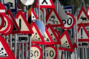 ÉRDEN MINDENKI BETARTJA?  Tudja, hogy 45 éves a KRESZ?