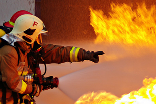 Tűz ütött ki egy társasház pincéjében Martonvásáron: az érdi tűzoltók is mentek segíteni